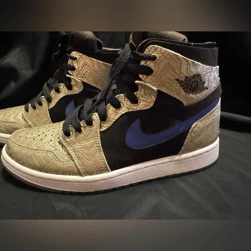 Air Jordan 1 Zoom CMFT Laser Gold and Black Sneakers Size 7 Women 8.5 Unisex - Picture 3 of 16
